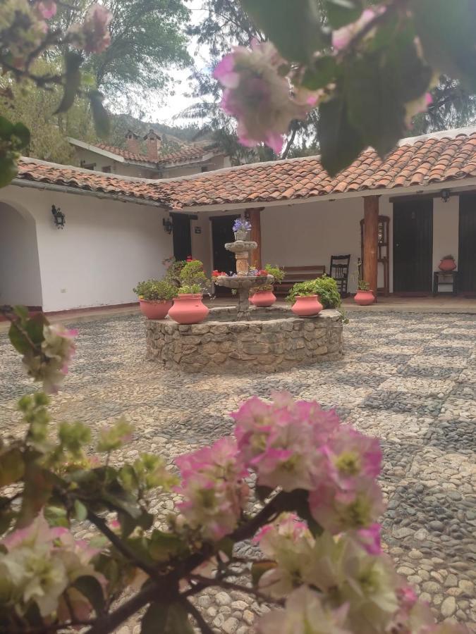 Hotel El Patio De Monterrey Уарас Екстериор снимка