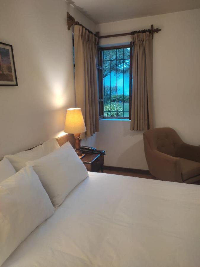 Hotel El Patio De Monterrey Уарас Екстериор снимка