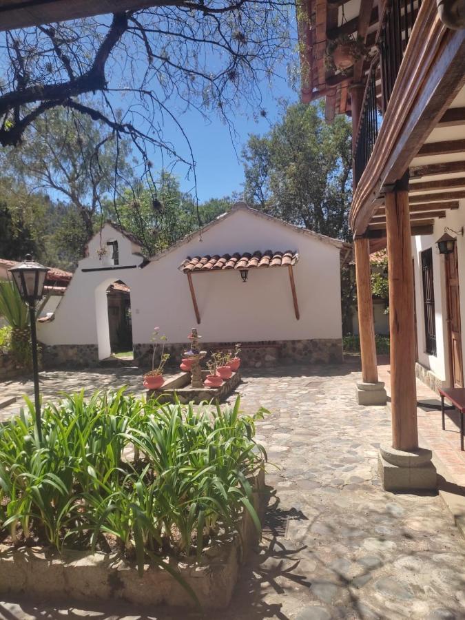 Hotel El Patio De Monterrey Уарас Екстериор снимка