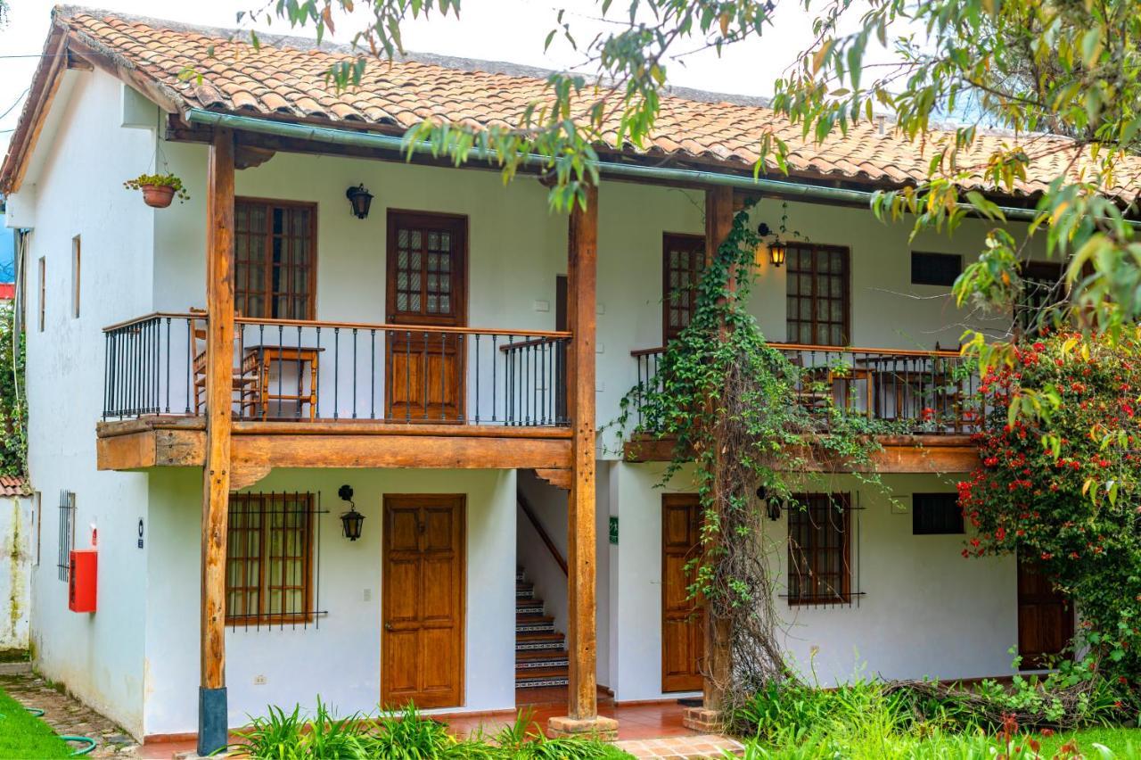 Hotel El Patio De Monterrey Уарас Екстериор снимка