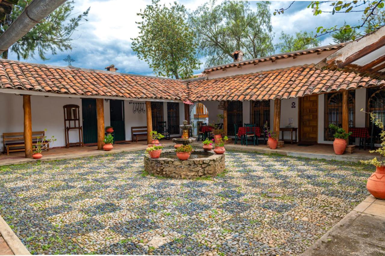 Hotel El Patio De Monterrey Уарас Екстериор снимка