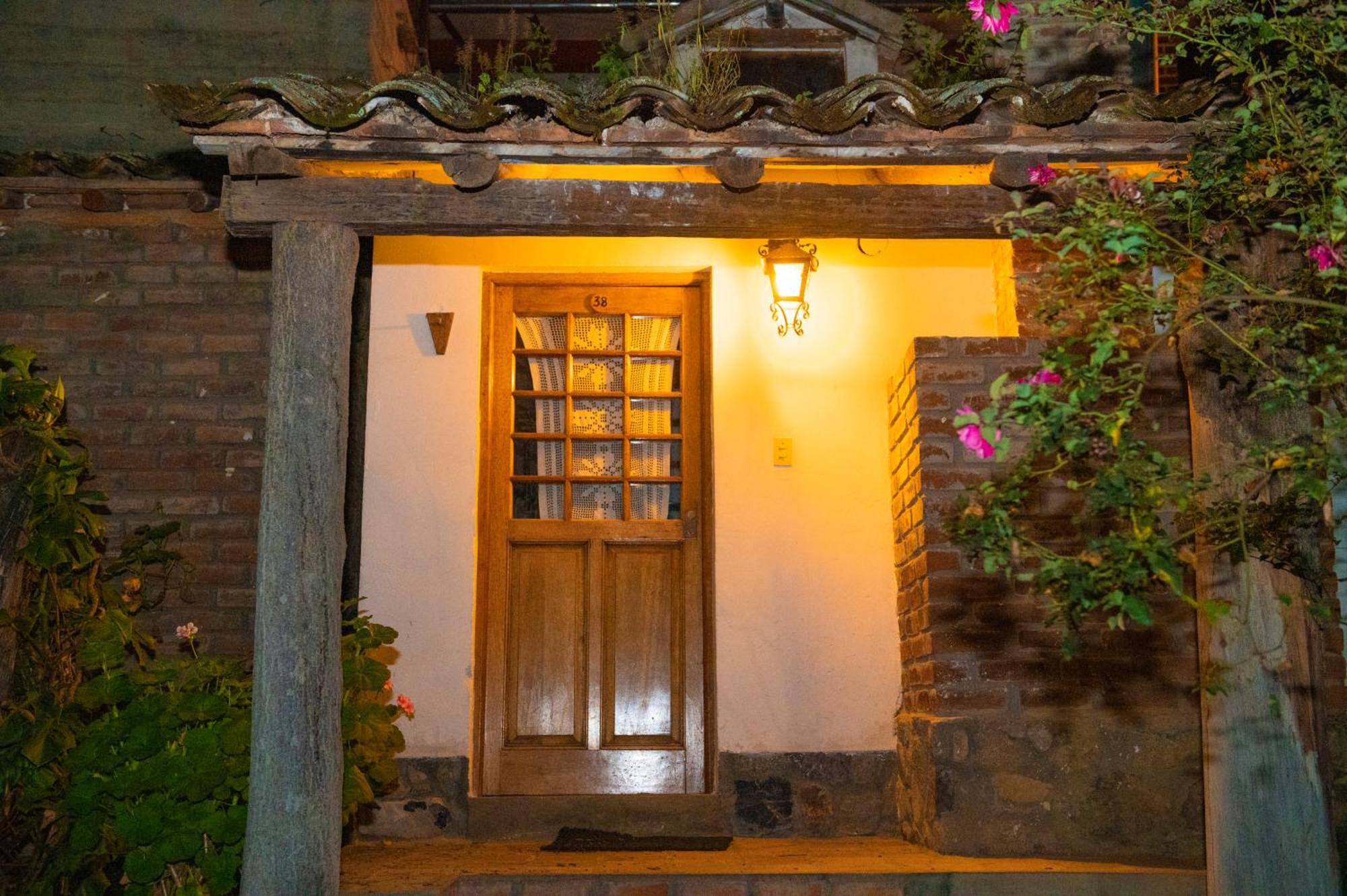 Hotel El Patio De Monterrey Уарас Екстериор снимка