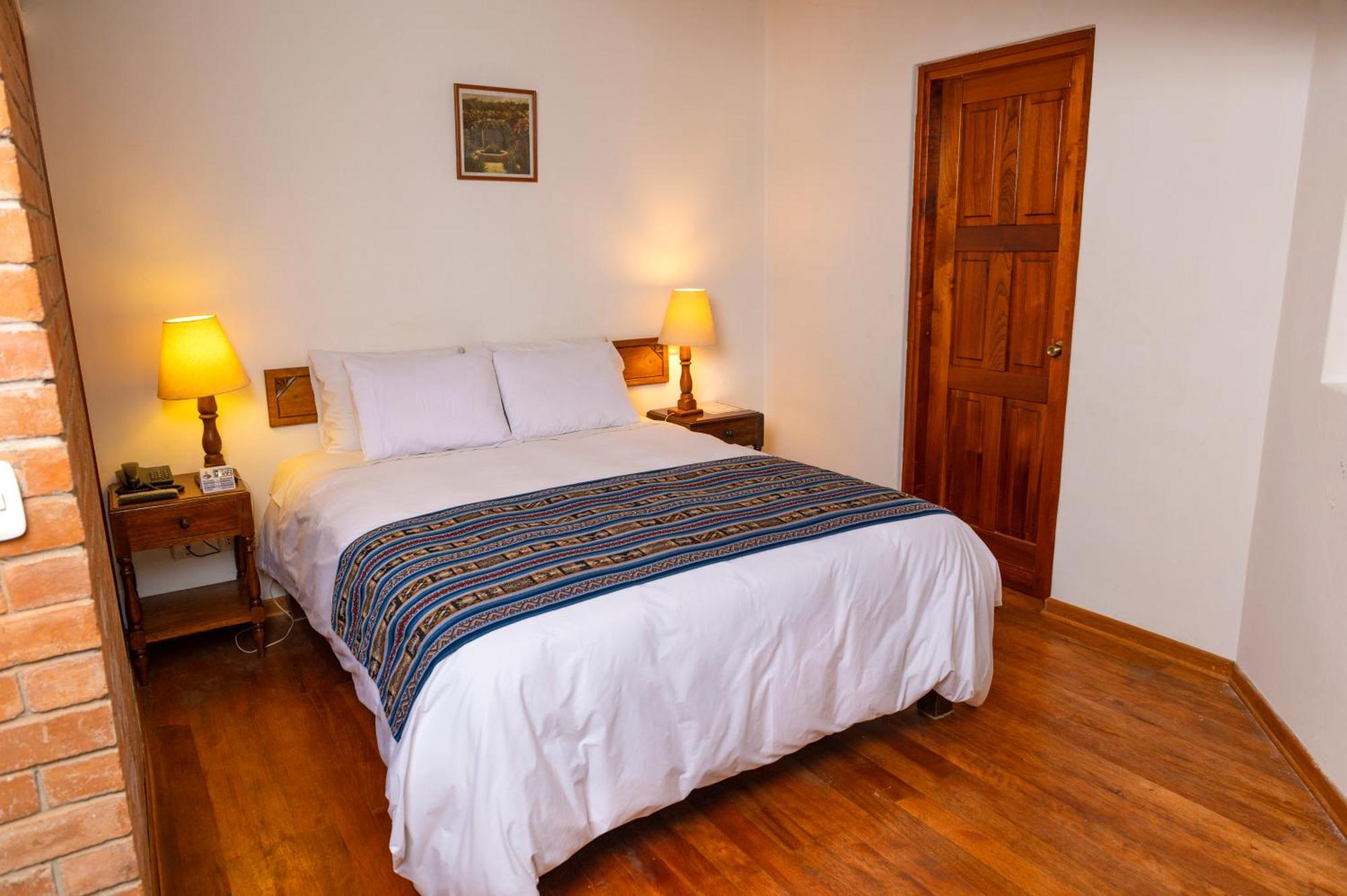 Hotel El Patio De Monterrey Уарас Екстериор снимка