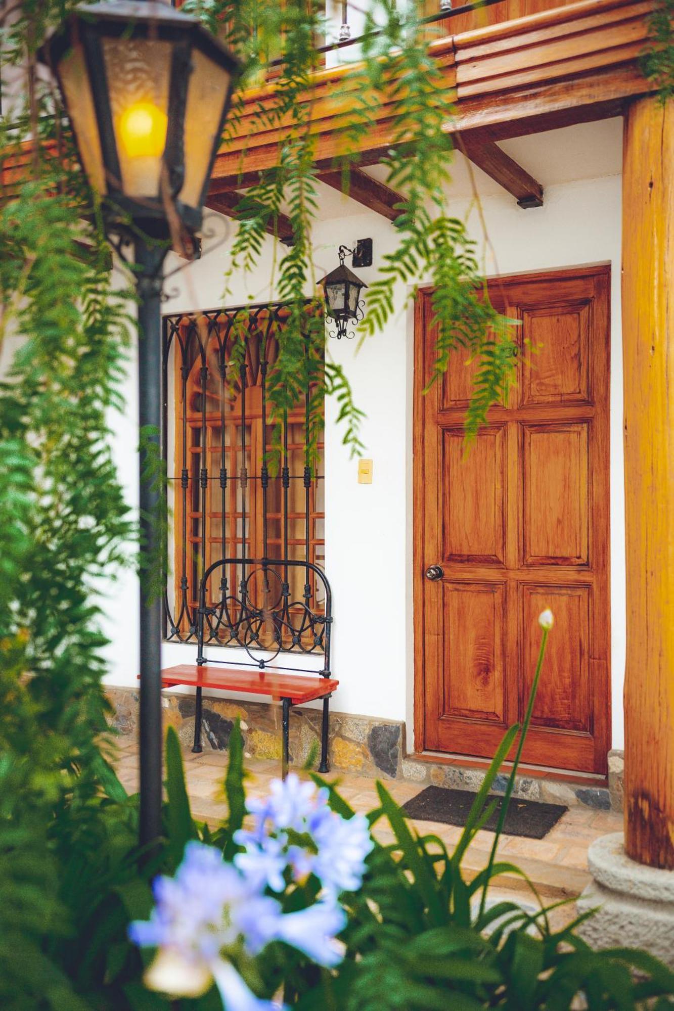 Hotel El Patio De Monterrey Уарас Екстериор снимка