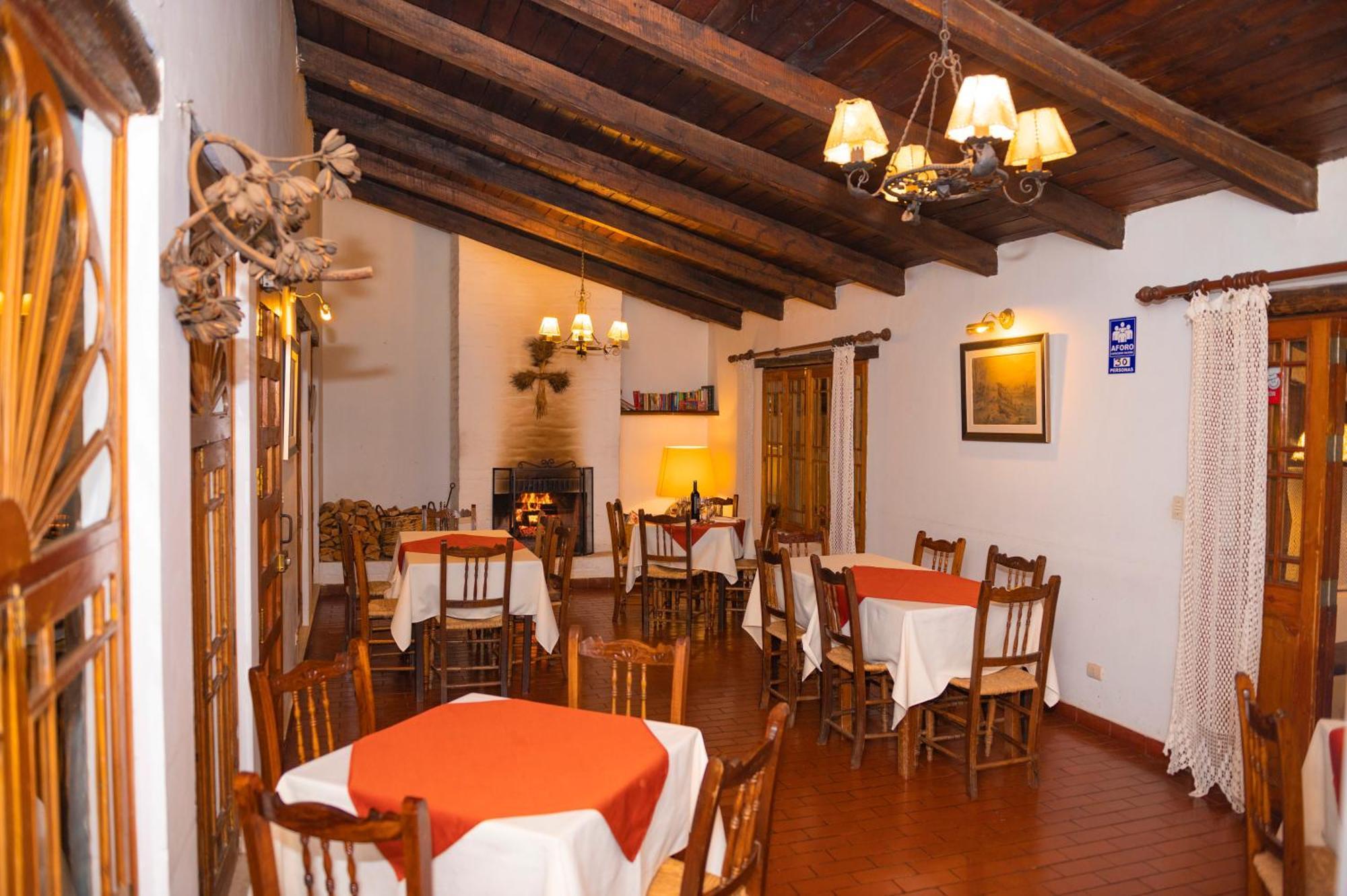 Hotel El Patio De Monterrey Уарас Екстериор снимка