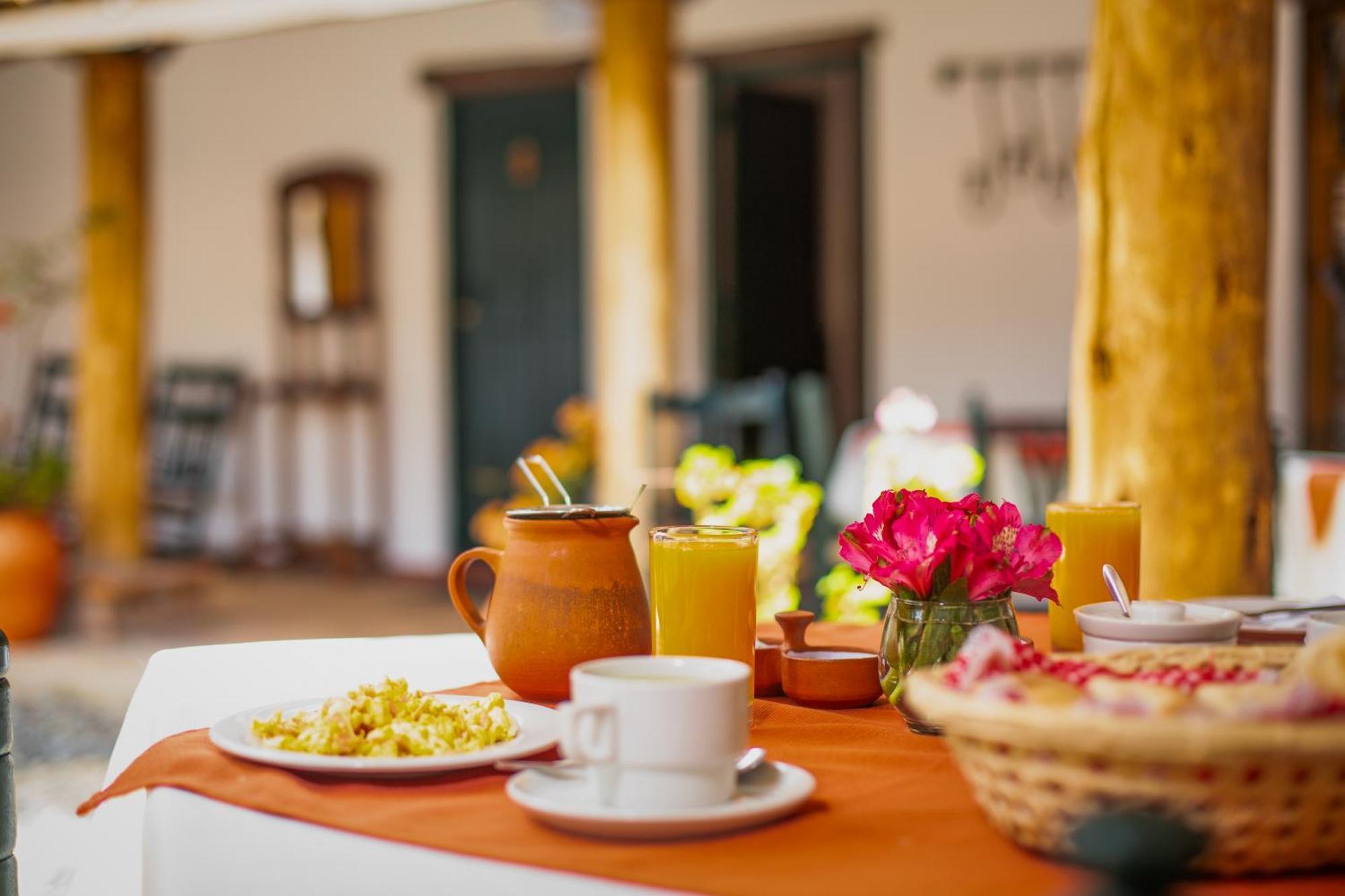 Hotel El Patio De Monterrey Уарас Екстериор снимка
