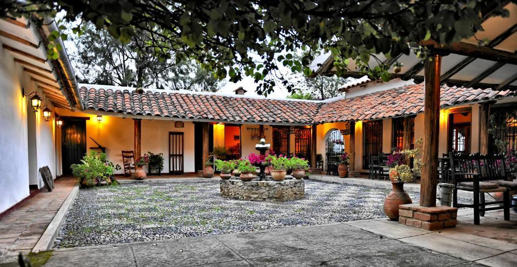 Hotel El Patio De Monterrey Уарас Екстериор снимка