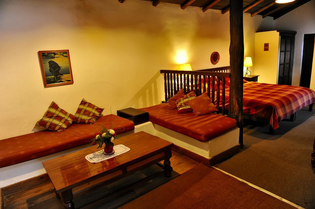 Hotel El Patio De Monterrey Уарас Екстериор снимка