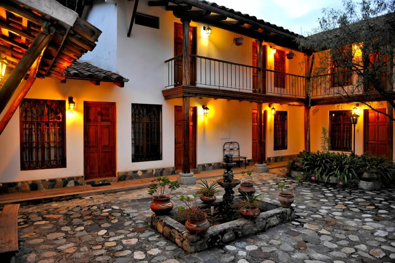 Hotel El Patio De Monterrey Уарас Екстериор снимка